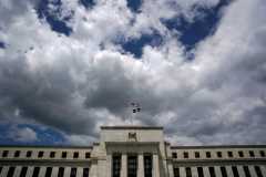 Pejabat Fed janjikan suku bunga naik, dorong kembali ketakutan resesi